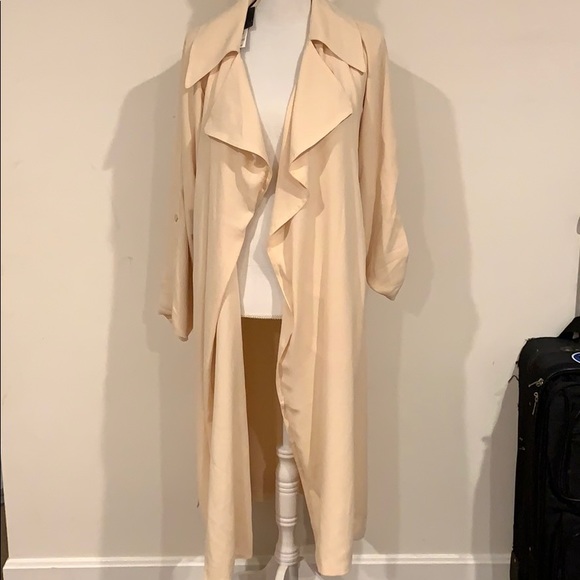 Tahari - Picture 1 of 5